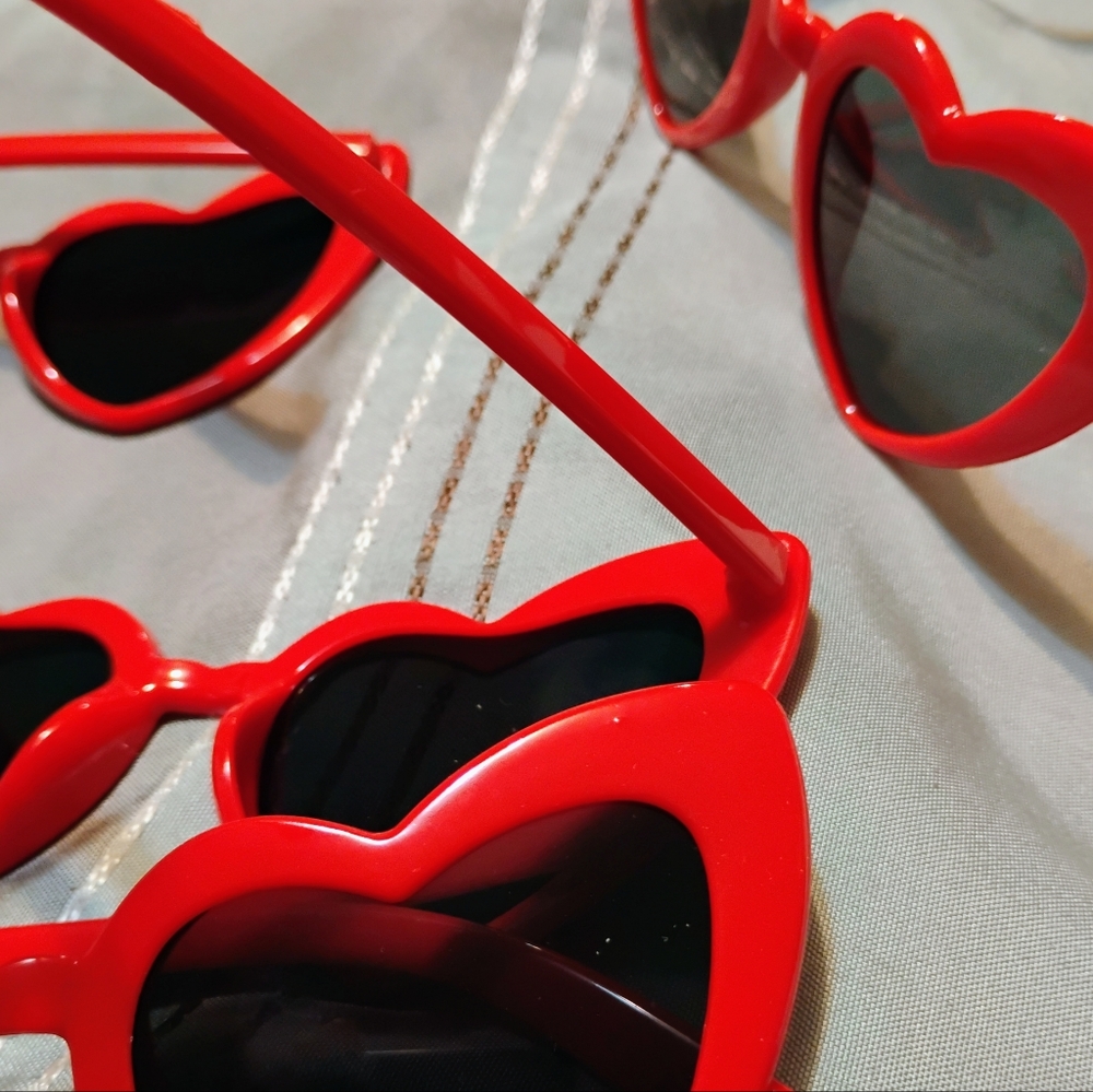 🔥2PK New Big Flawless Burning Red Heart Cat Eye Sunglasses - Picture 2 of 5